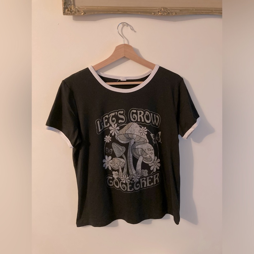 Mushroom Short Sleeve Tee Black Mushroom T-Shirt Women’s Size Large No Tags